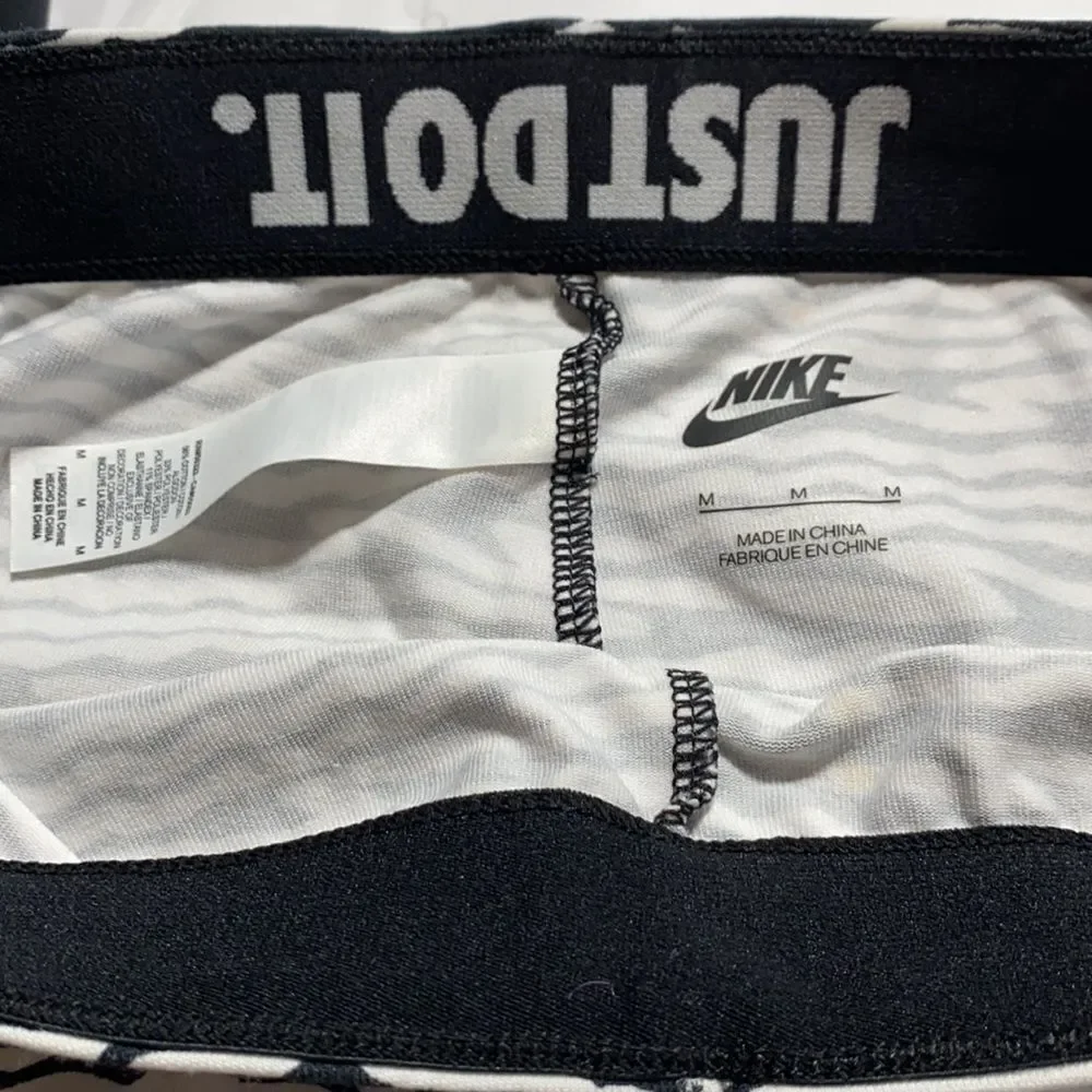Bundle Of 2 Nike Leggings 7/8 & Ankle Length Black Solid & Zebra Animal‎ Print M